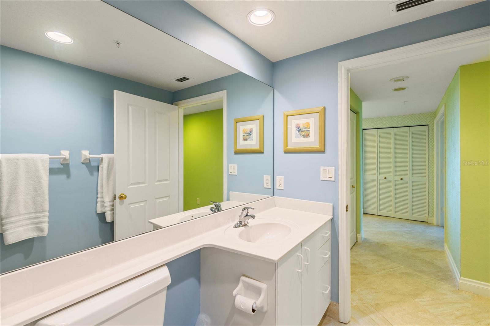 Listing photo id 35 for 1180 Gulf Boulevard 202