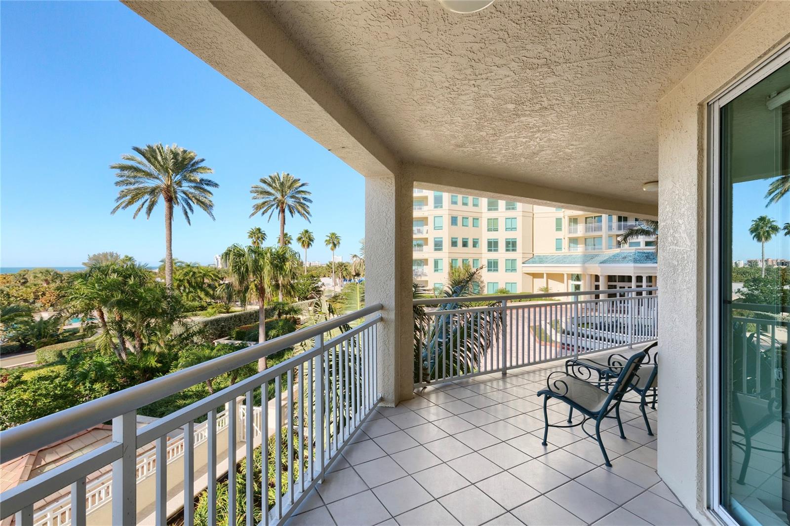 Listing photo id 37 for 1180 Gulf Boulevard 202