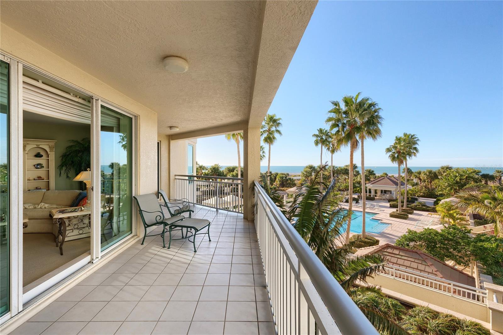 Listing photo id 39 for 1180 Gulf Boulevard 202