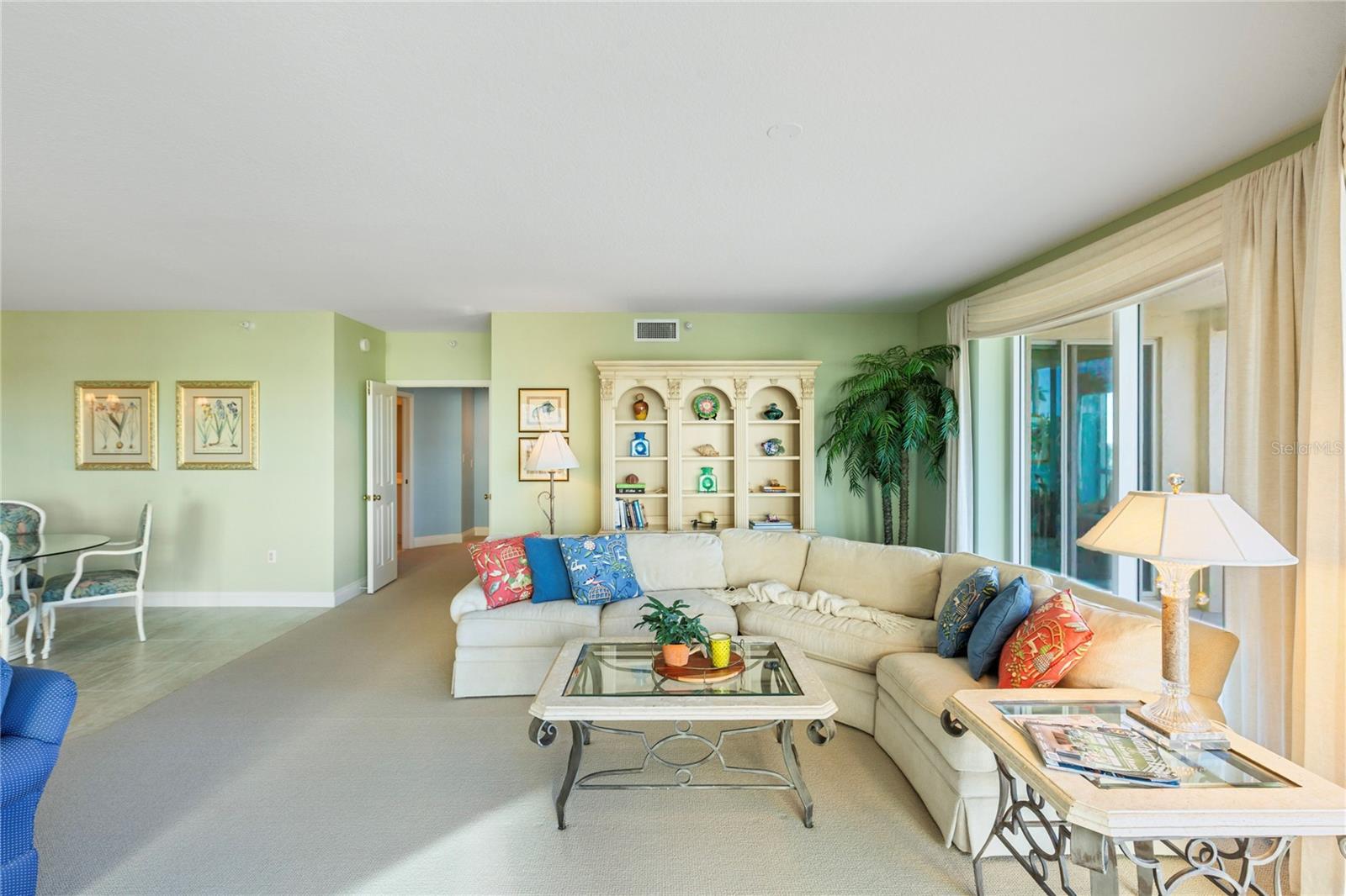 Listing photo id 7 for 1180 Gulf Boulevard 202