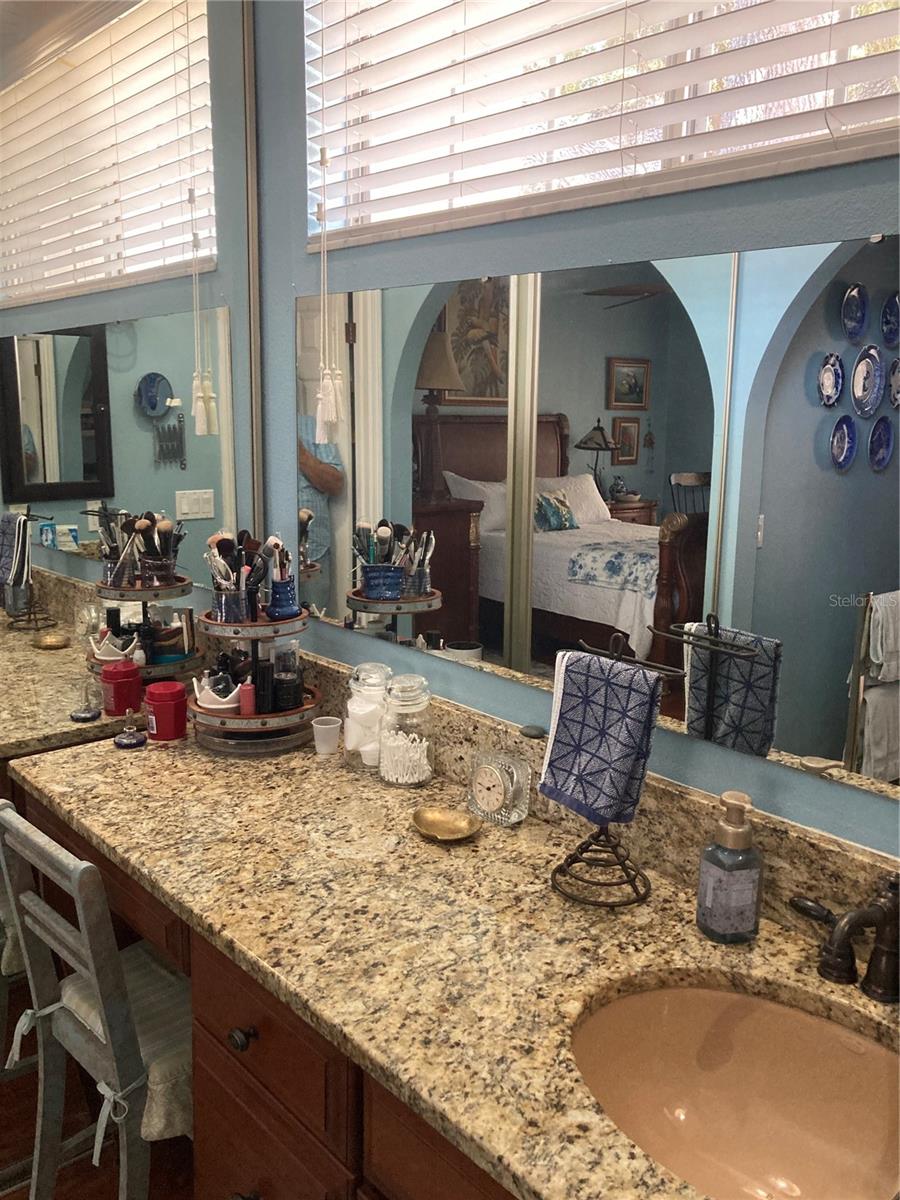 Image 15 of 45 For 8101 Roxboro