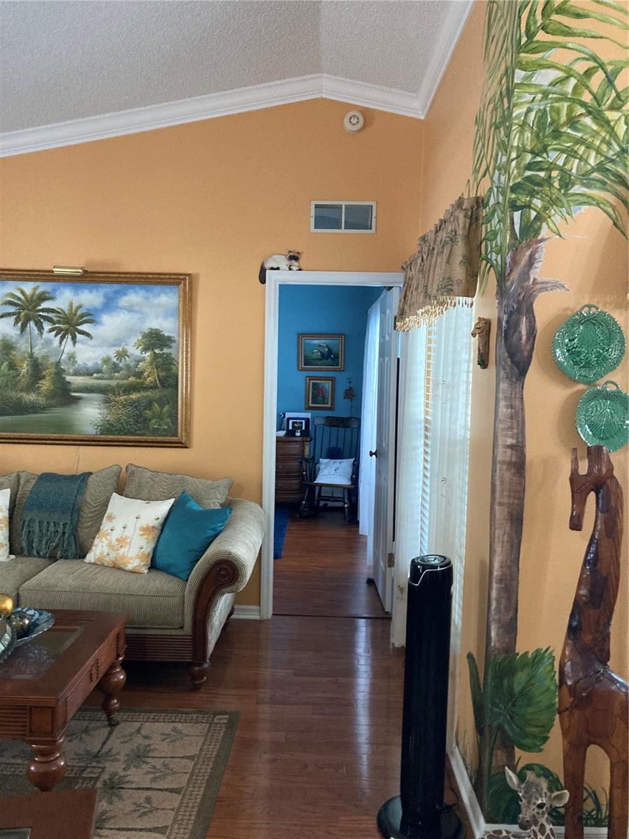 Image 6 of 45 For 8101 Roxboro