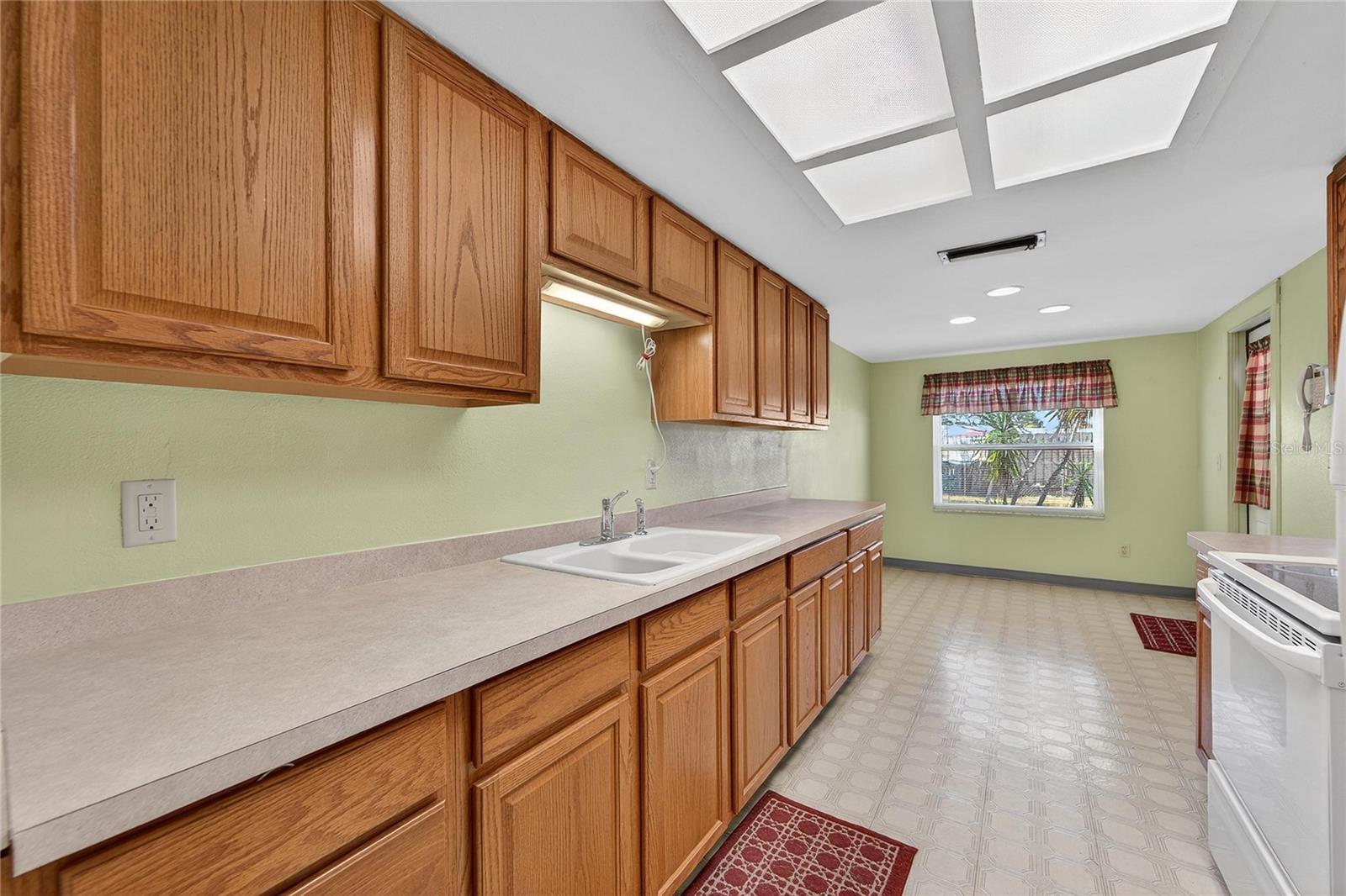 Image 11 of 31 For 9120 Memorial Highway