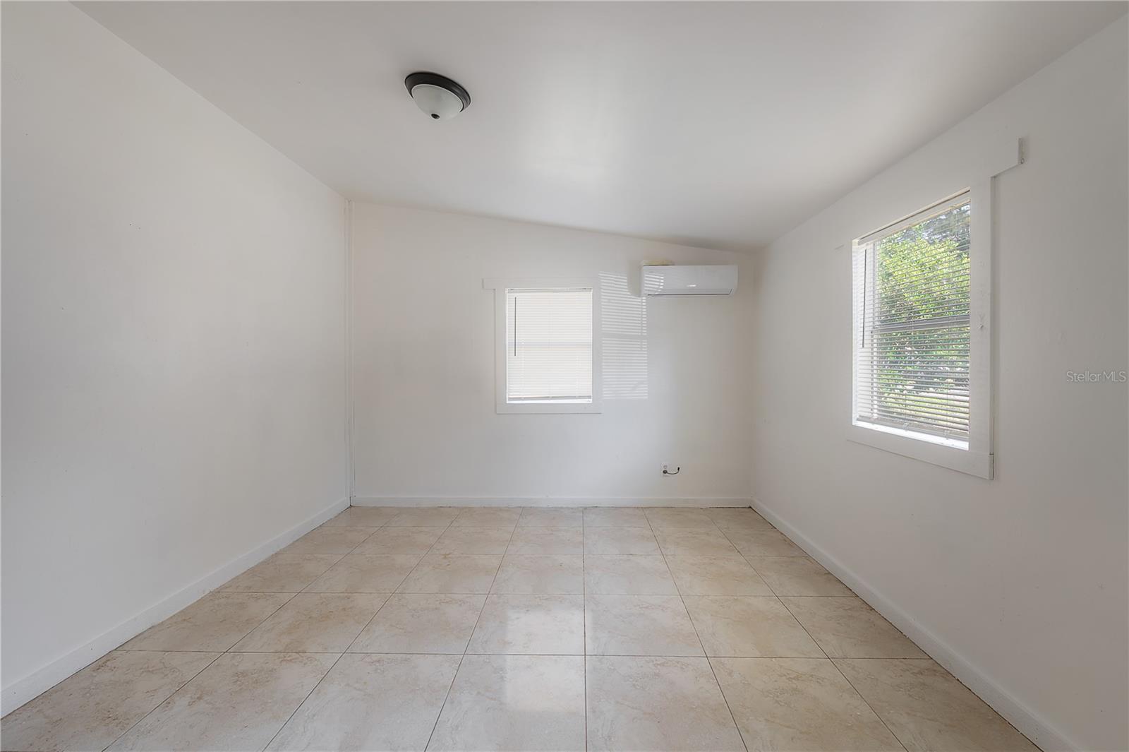 Image 11 of 43 For 515 Sharon Street