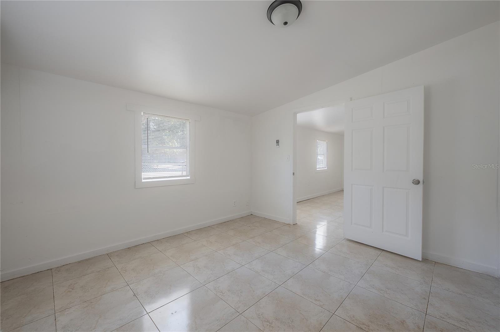 Image 12 of 43 For 515 Sharon Street