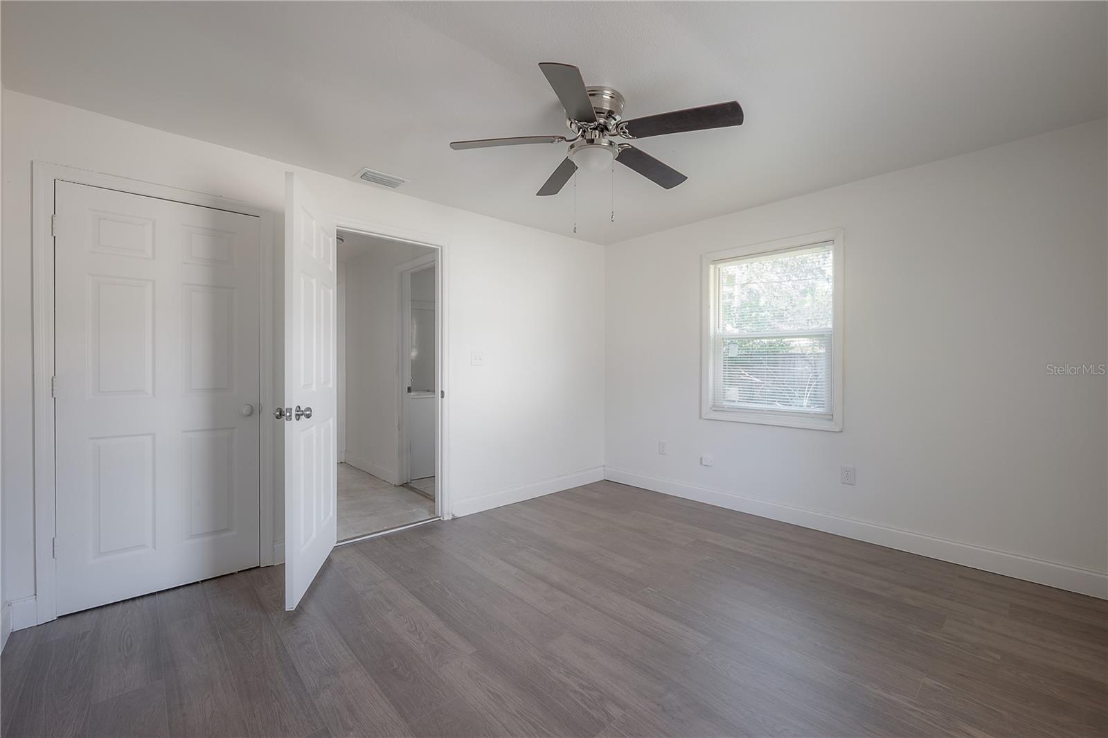 Image 14 of 43 For 515 Sharon Street