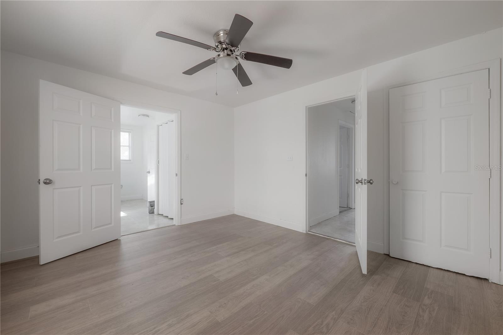 Image 18 of 43 For 515 Sharon Street