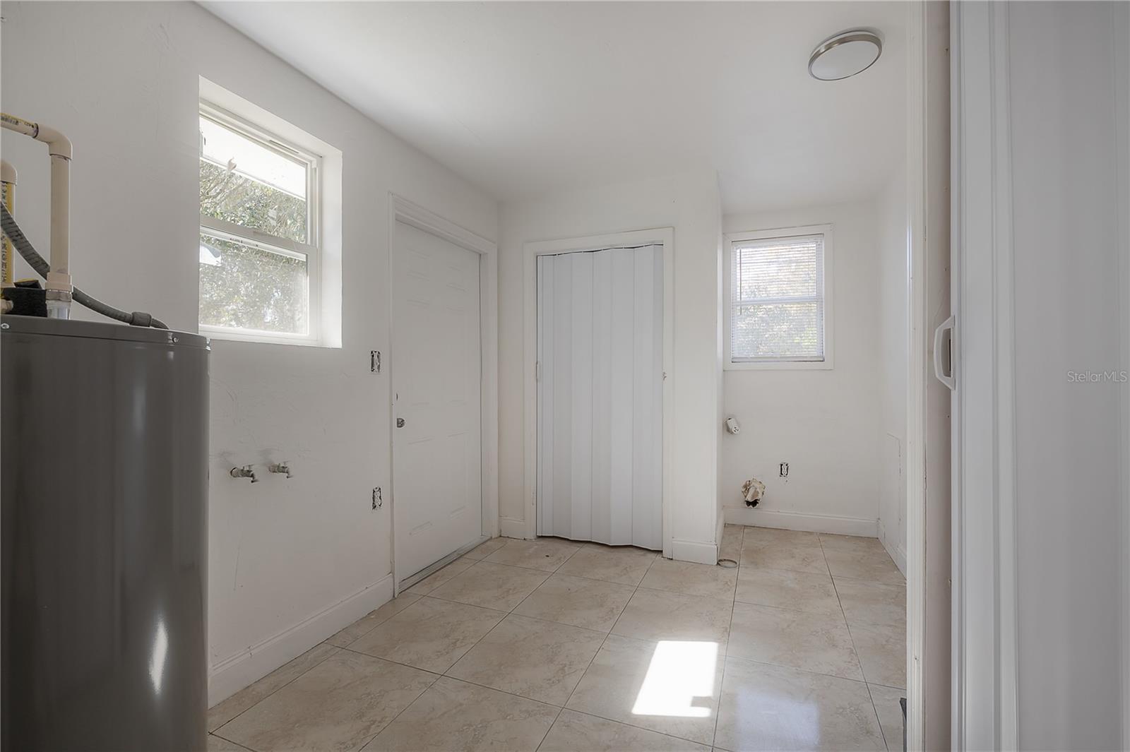 Image 19 of 43 For 515 Sharon Street