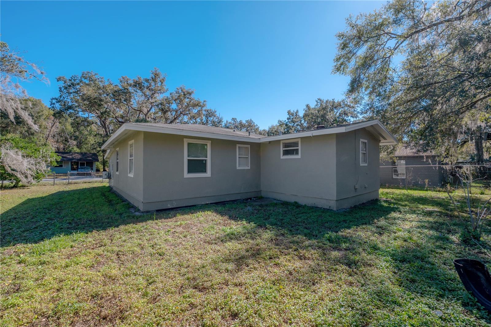 Image 27 of 43 For 515 Sharon Street