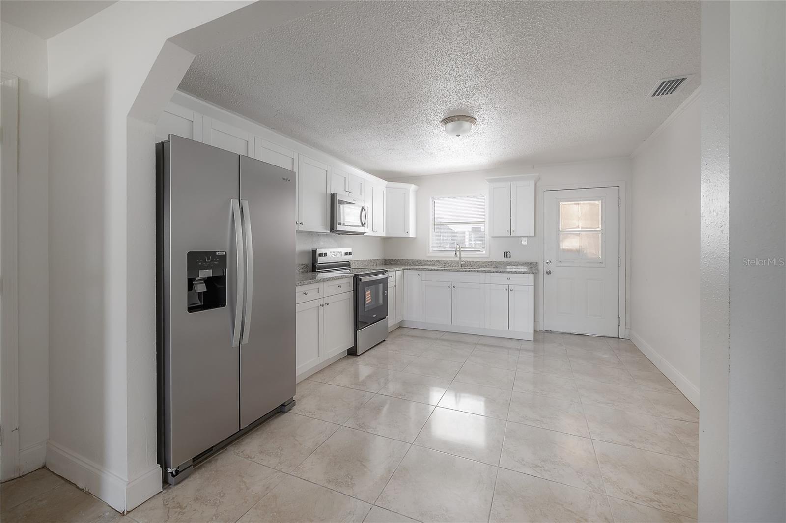 Image 4 of 43 For 515 Sharon Street