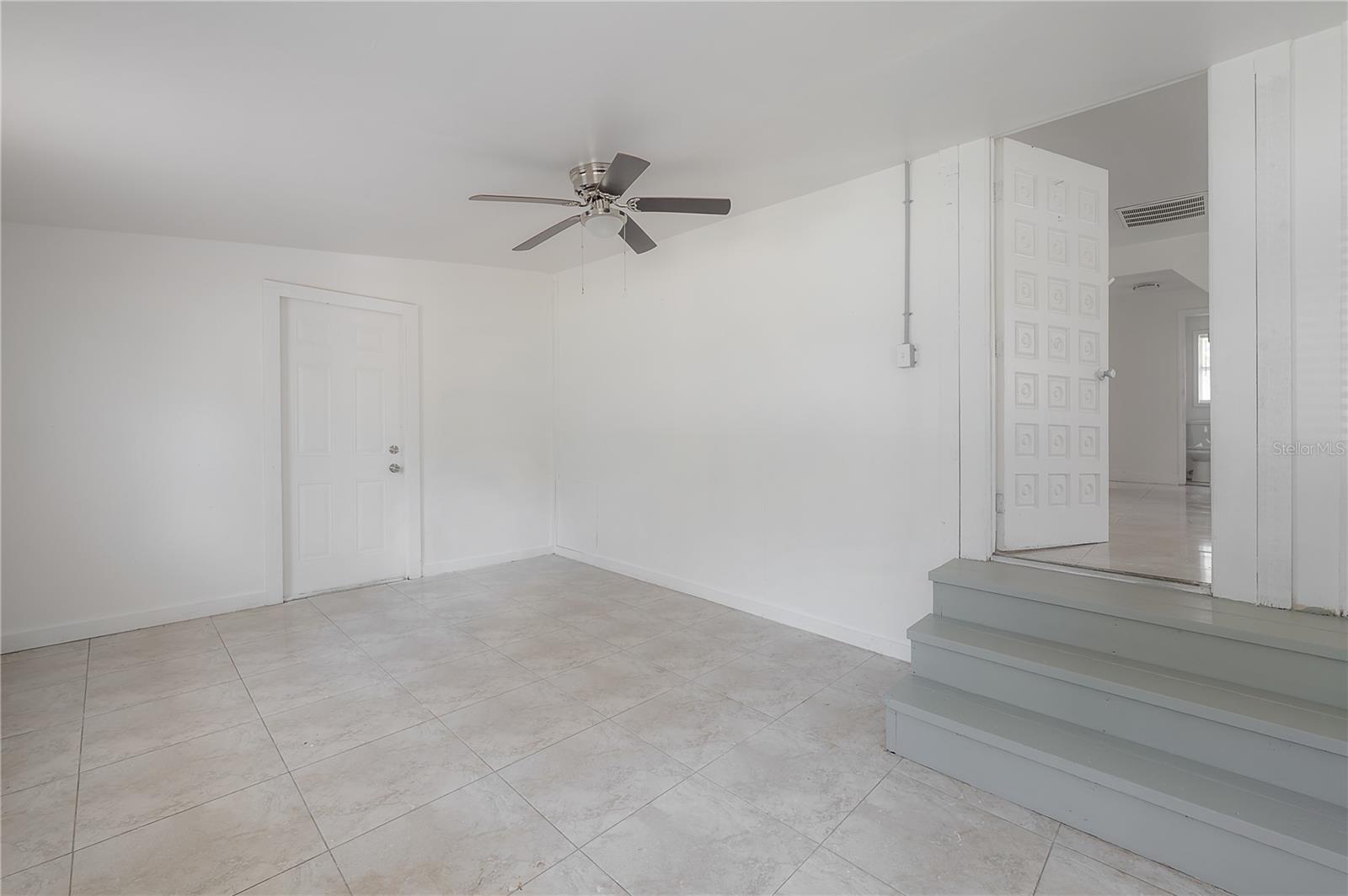 Image 9 of 43 For 515 Sharon Street