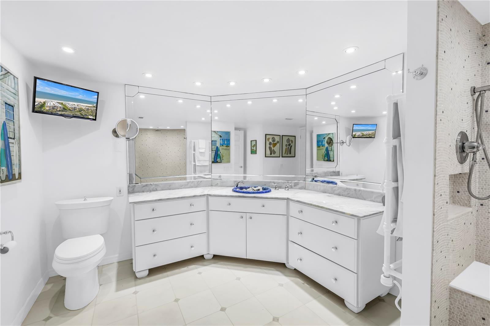 Image 28 of 55 For 6600 Sunset Way 408