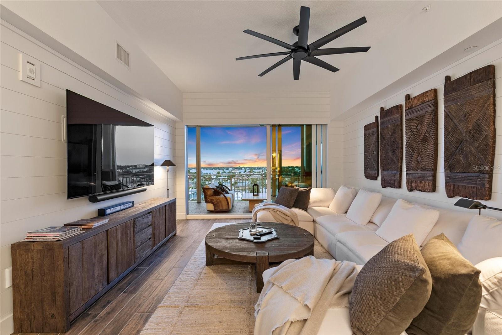 Image 11 of 59 For 125 Island Way 602