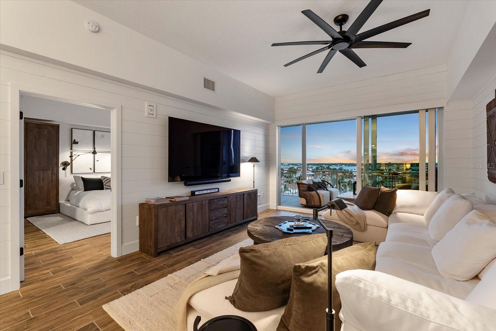 Image 14 of 59 For 125 Island Way 602