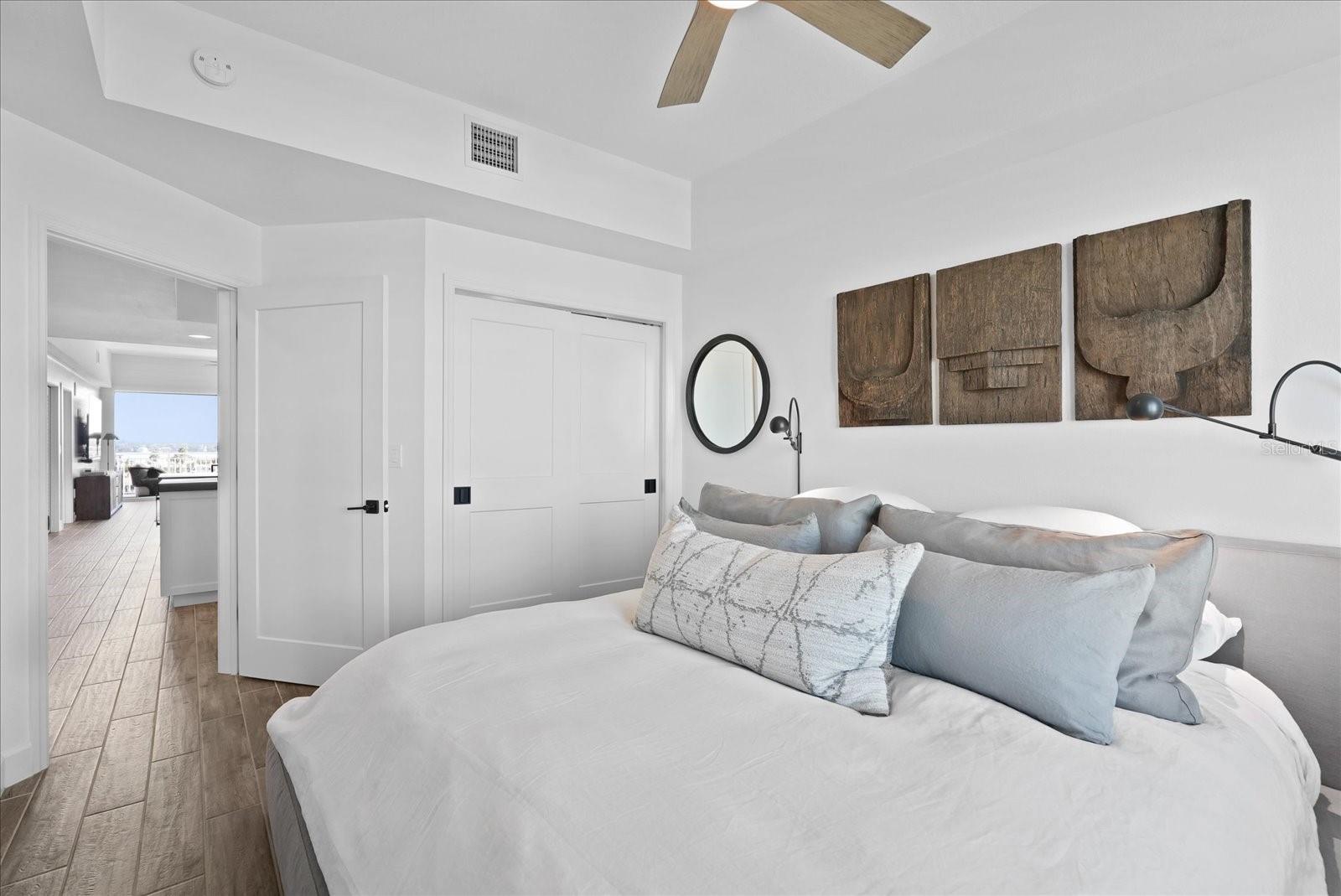 Image 20 of 59 For 125 Island Way 602