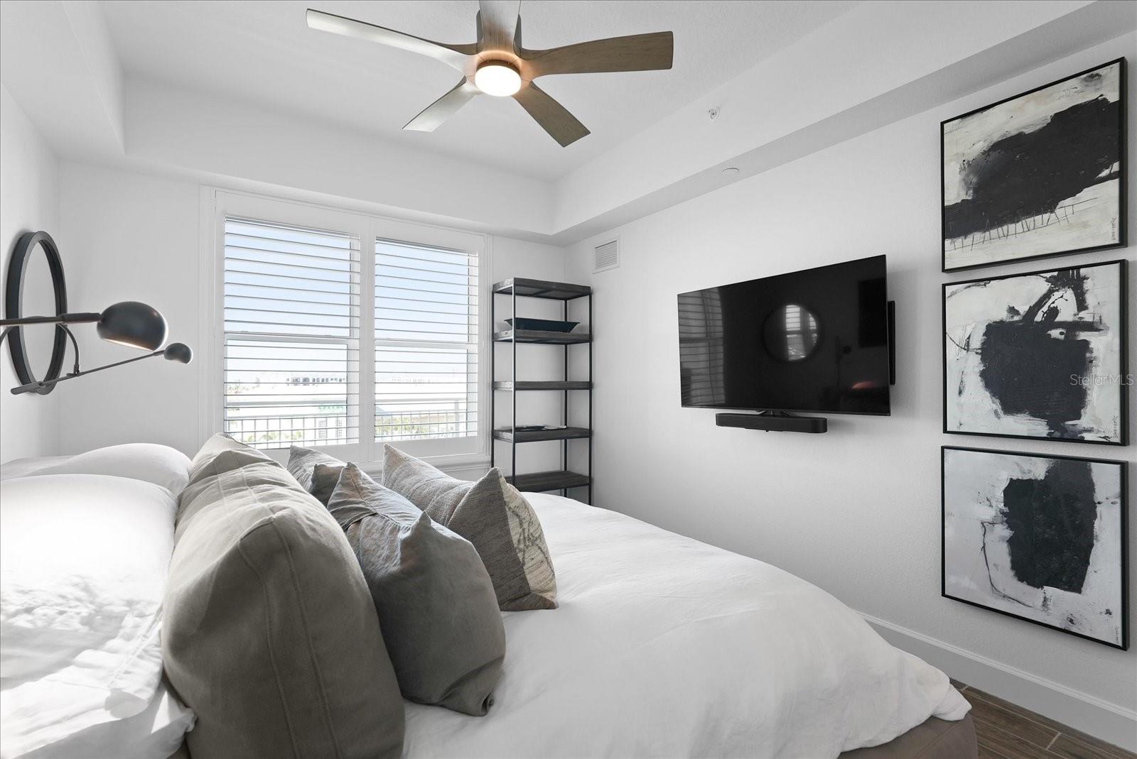 Image 21 of 59 For 125 Island Way 602