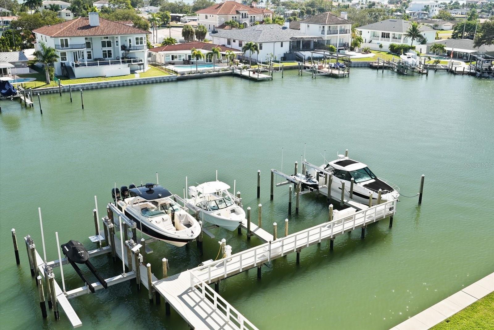 Image 29 of 59 For 125 Island Way 602