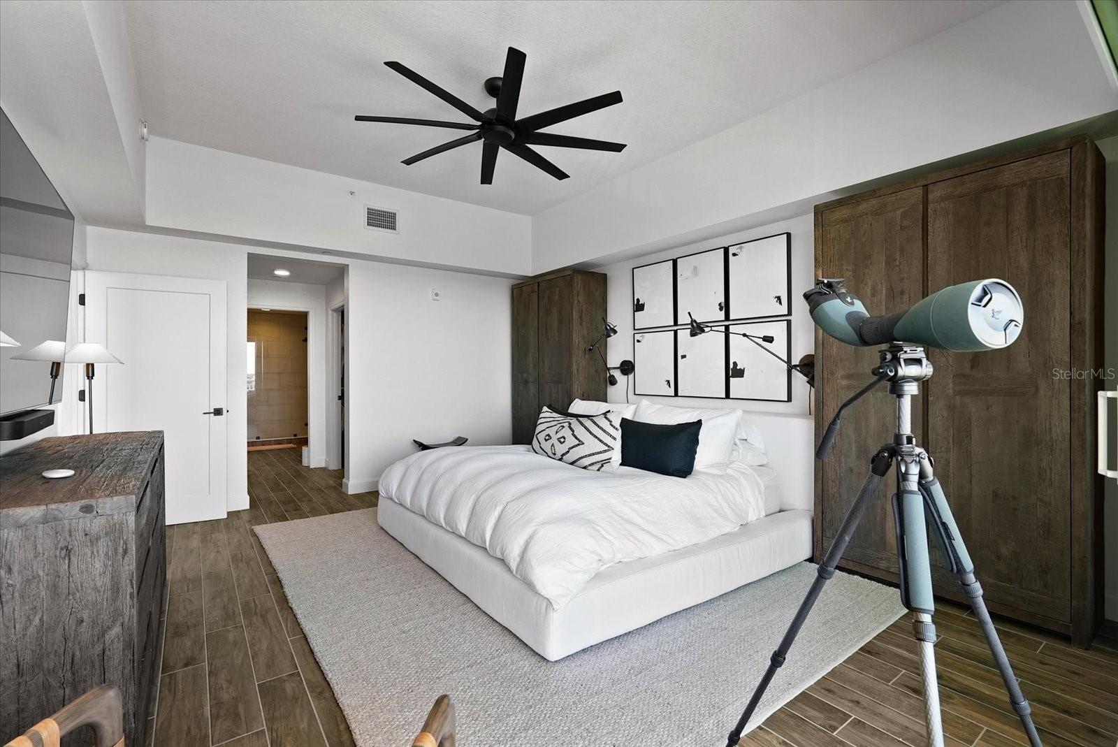 Image 36 of 59 For 125 Island Way 602