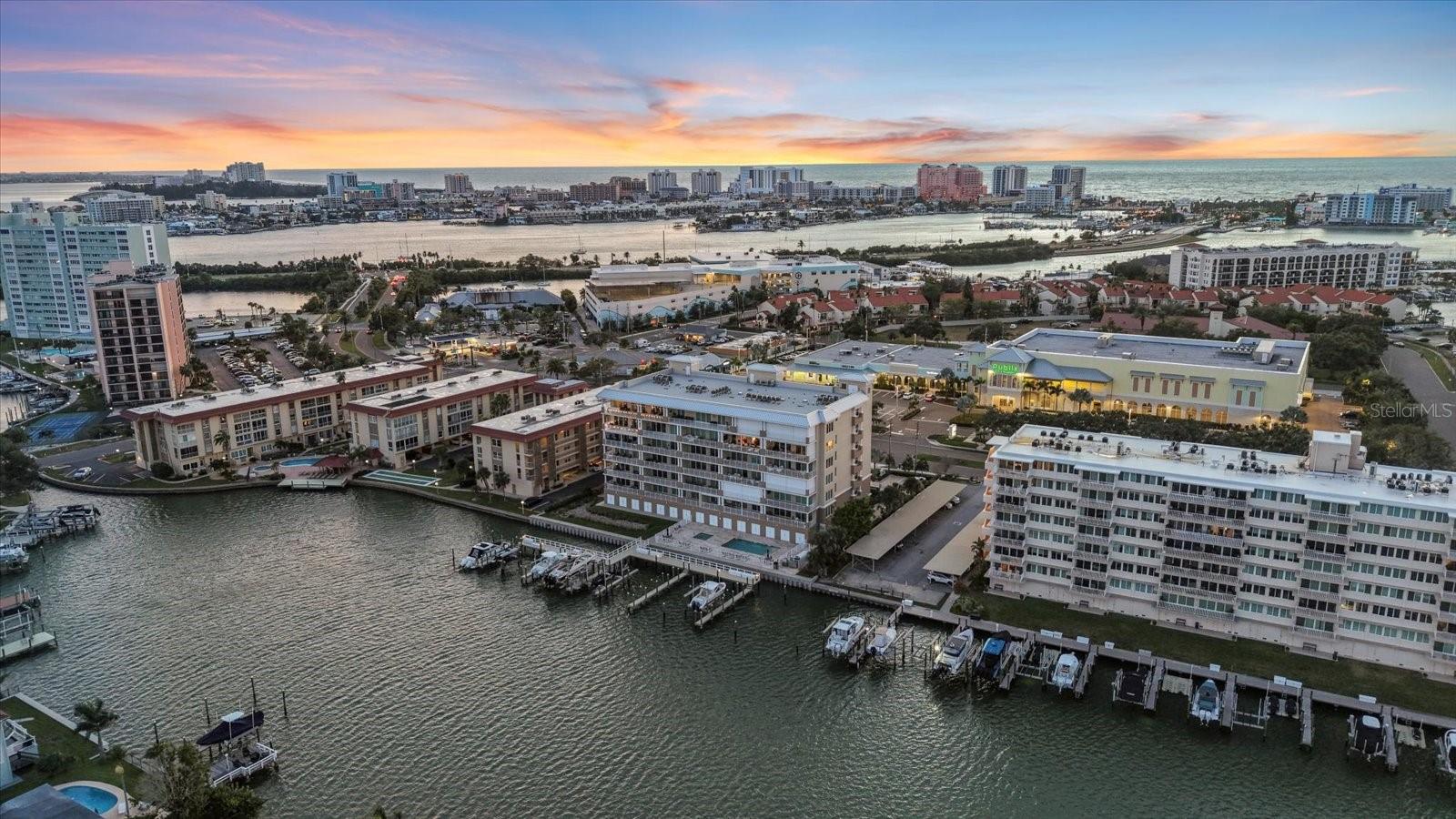 Image 49 of 59 For 125 Island Way 602