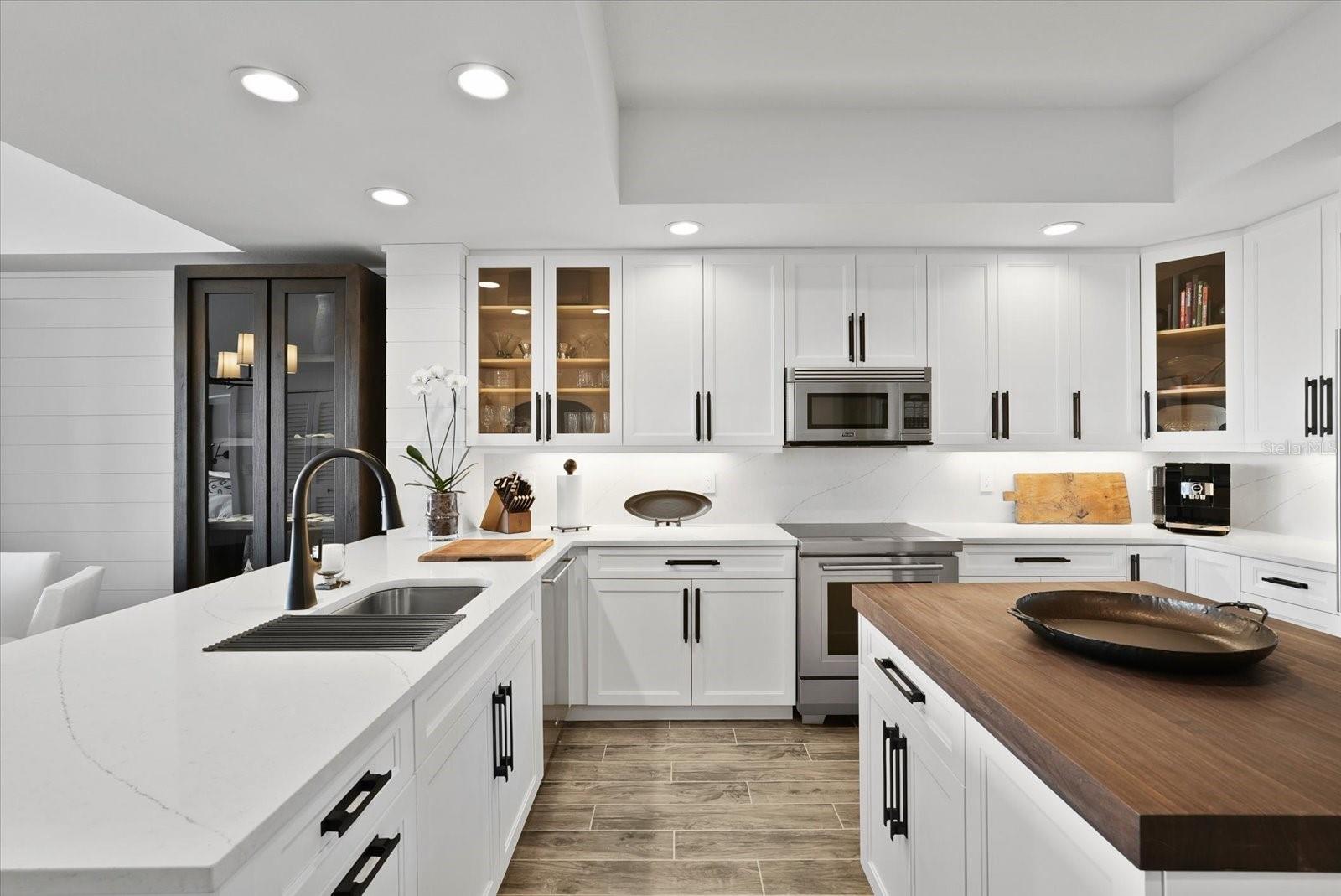 Image 8 of 59 For 125 Island Way 602