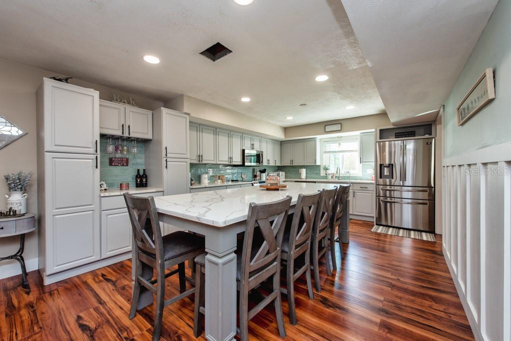 Listing photo id 8 for 4110 Meadow Run Lane