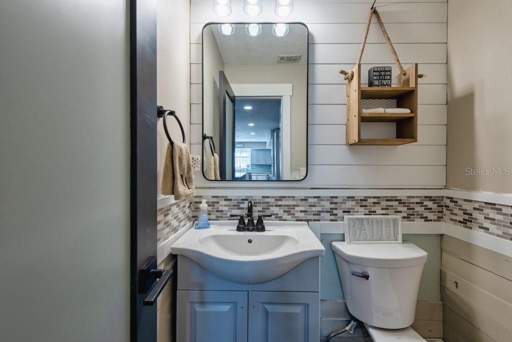 Listing photo id 9 for 4110 Meadow Run Lane