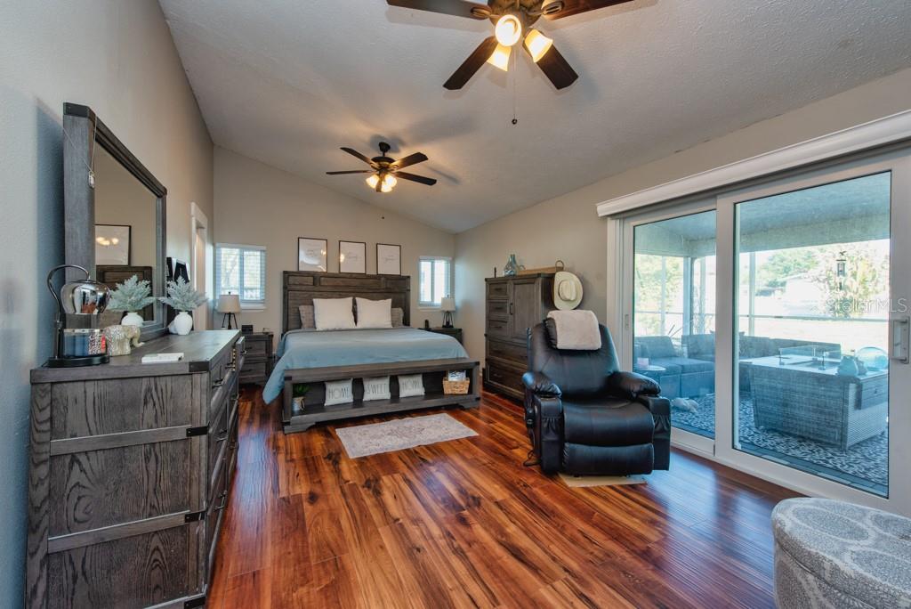 Listing photo id 10 for 4110 Meadow Run Lane