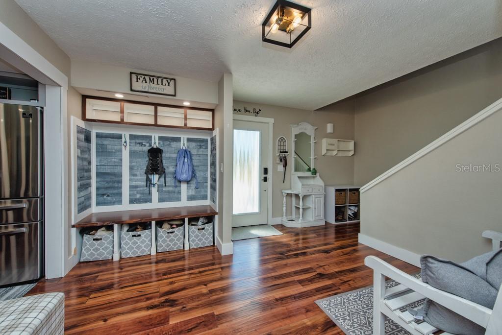 Listing photo id 1 for 4110 Meadow Run Lane