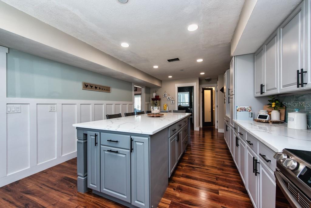 Listing photo id 6 for 4110 Meadow Run Lane