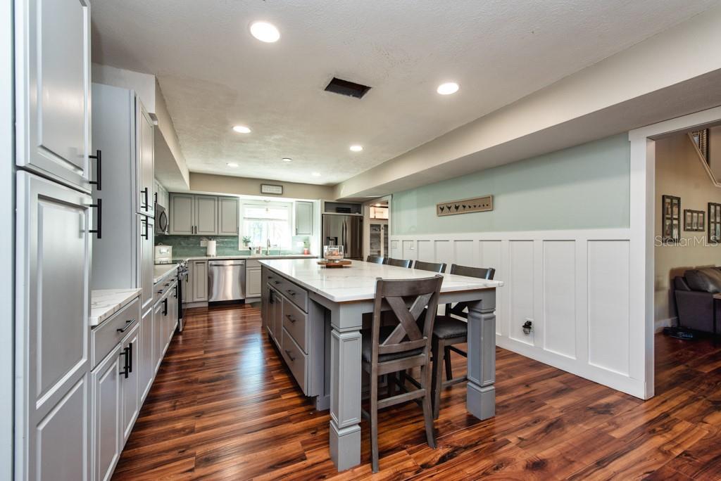 Listing photo id 7 for 4110 Meadow Run Lane