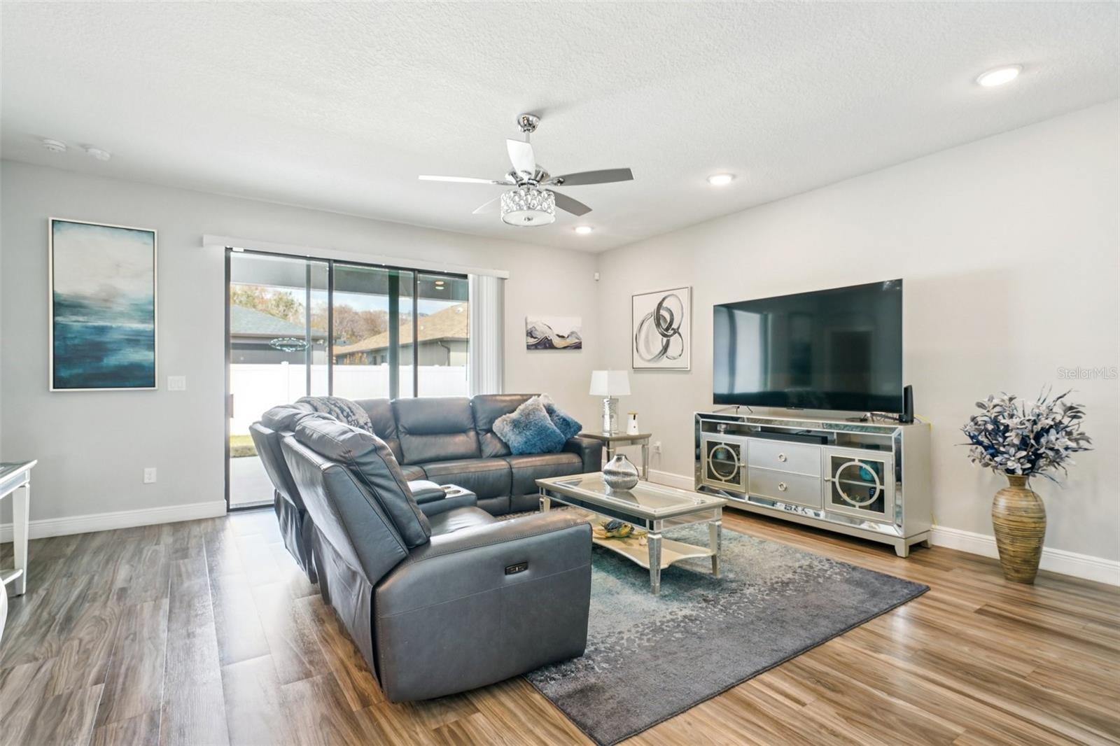 Image 8 of 77 For 12627 Vander Way