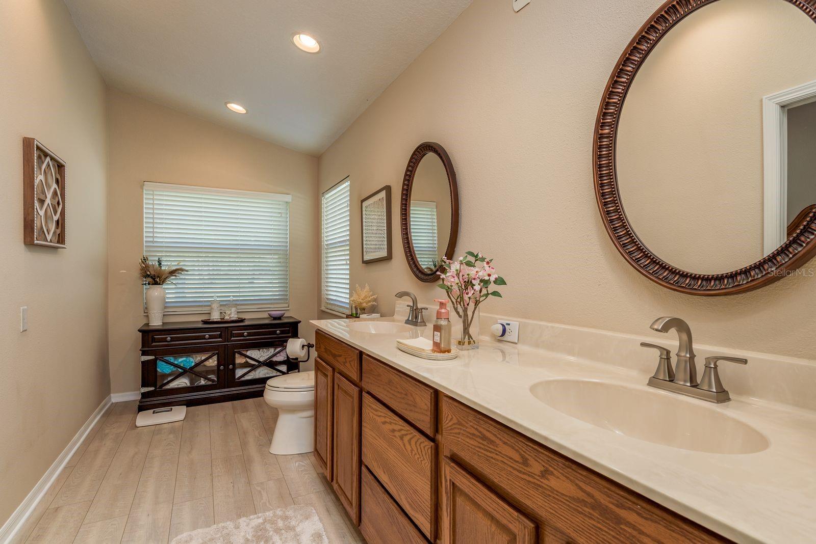 Image 17 of 49 For 11457 Mcleod Street