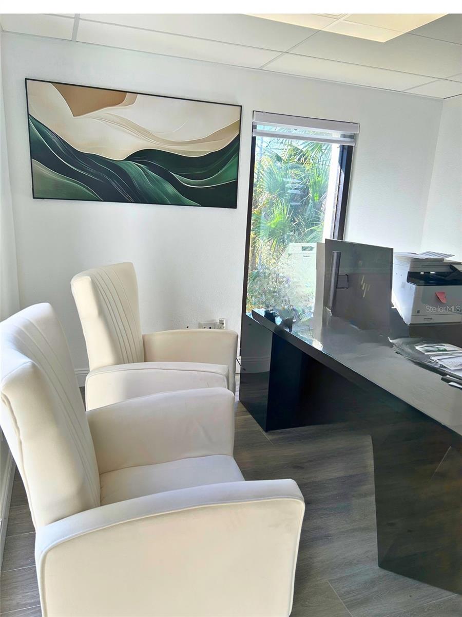 Listing photo id 1 for 13302 Winding Oak Court