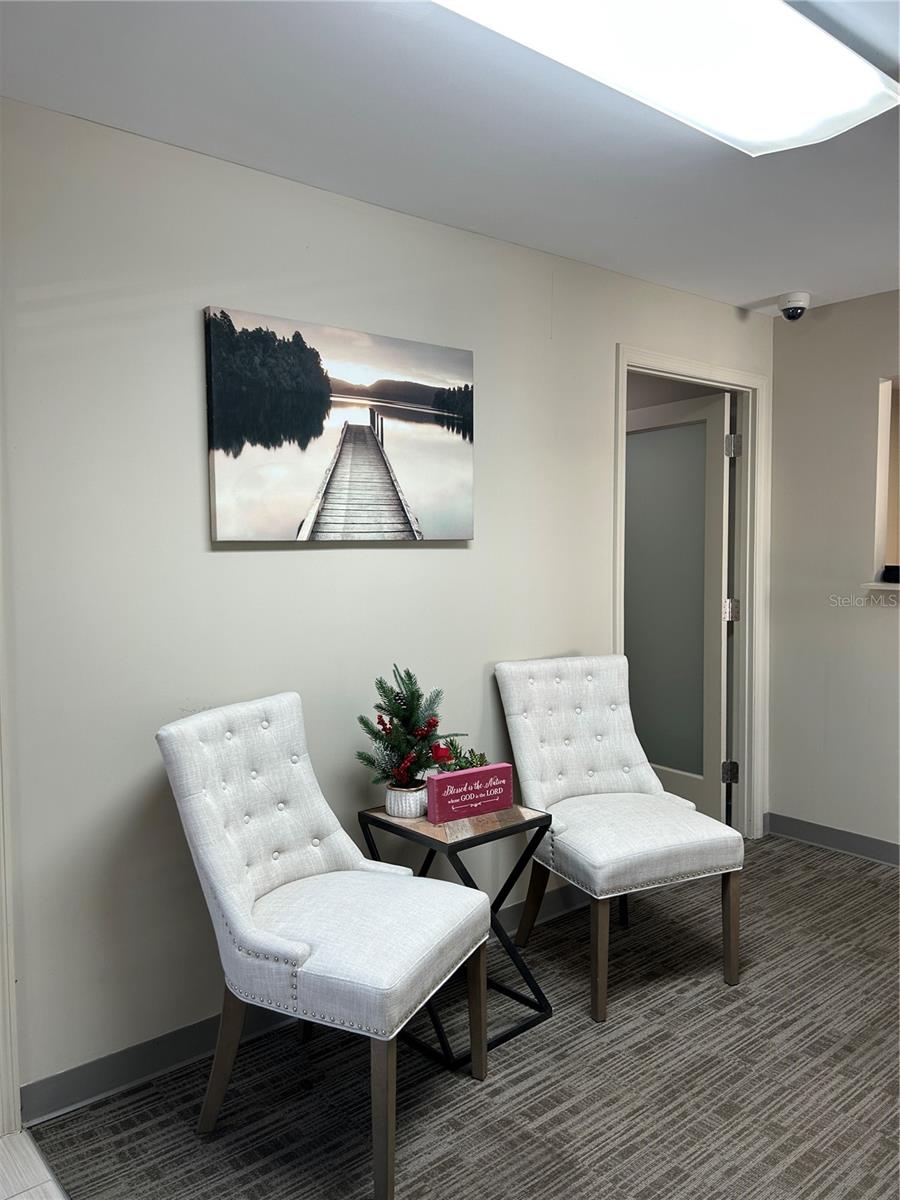 Listing photo id 2 for 13302 Winding Oak Court