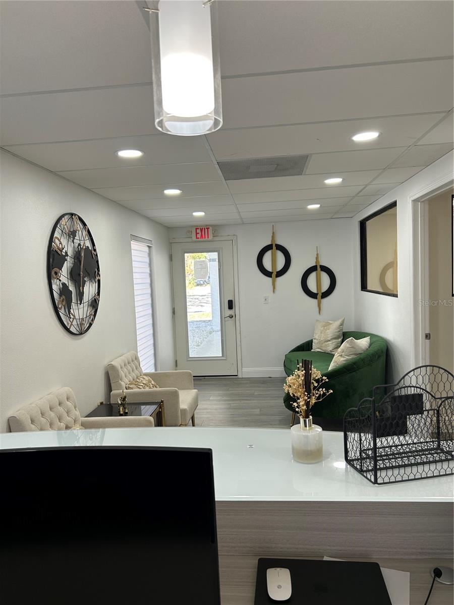 Listing photo id 4 for 13302 Winding Oak Court