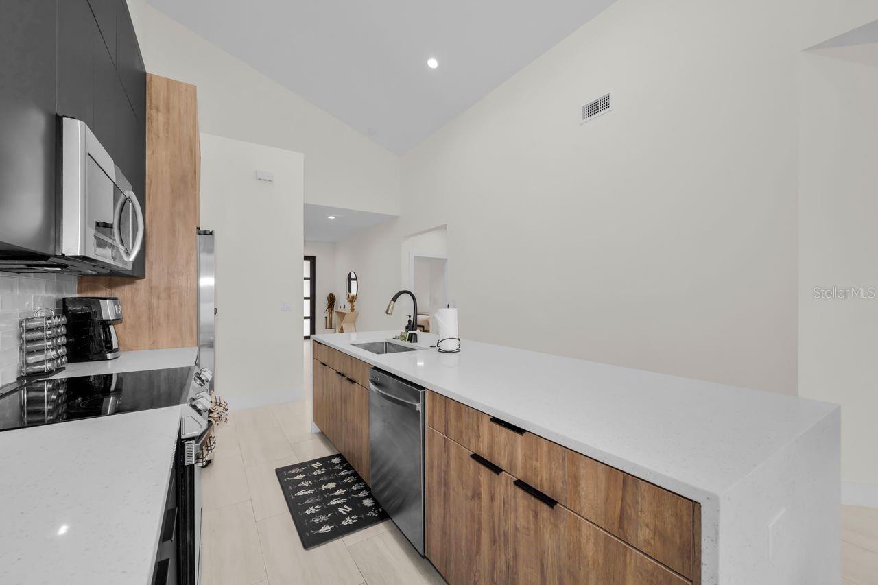 Image 18 of 50 For 1590 Washington Avenue