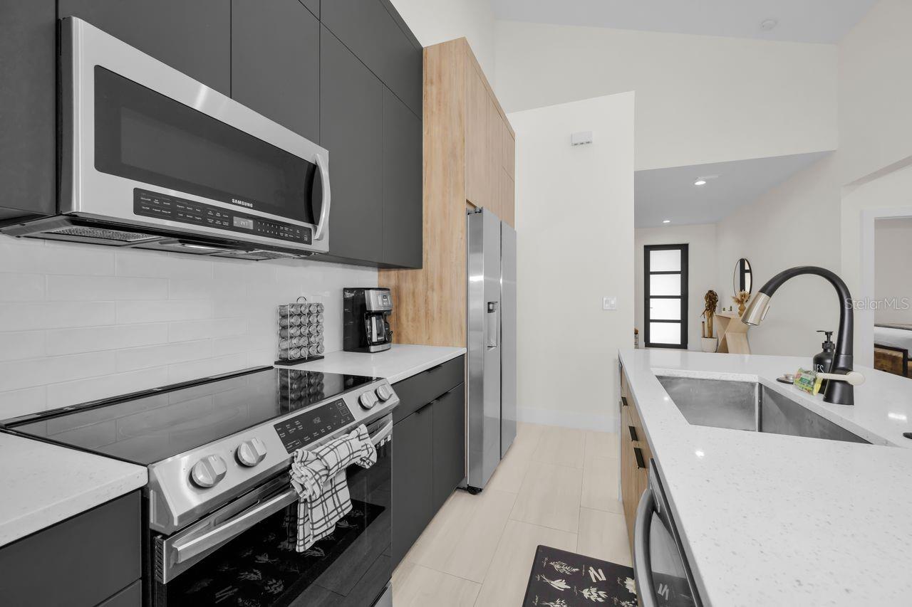 Image 19 of 50 For 1590 Washington Avenue