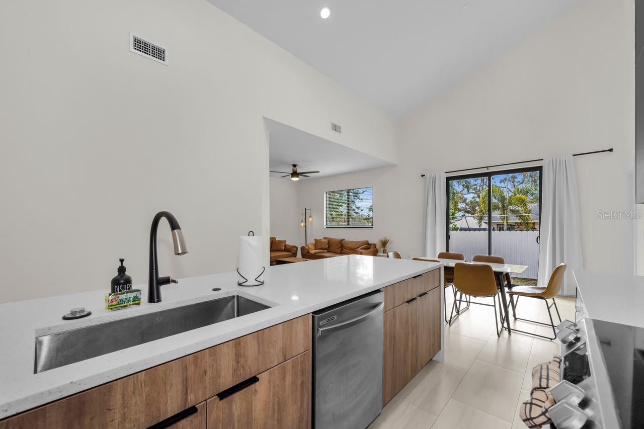 Image 20 of 50 For 1590 Washington Avenue