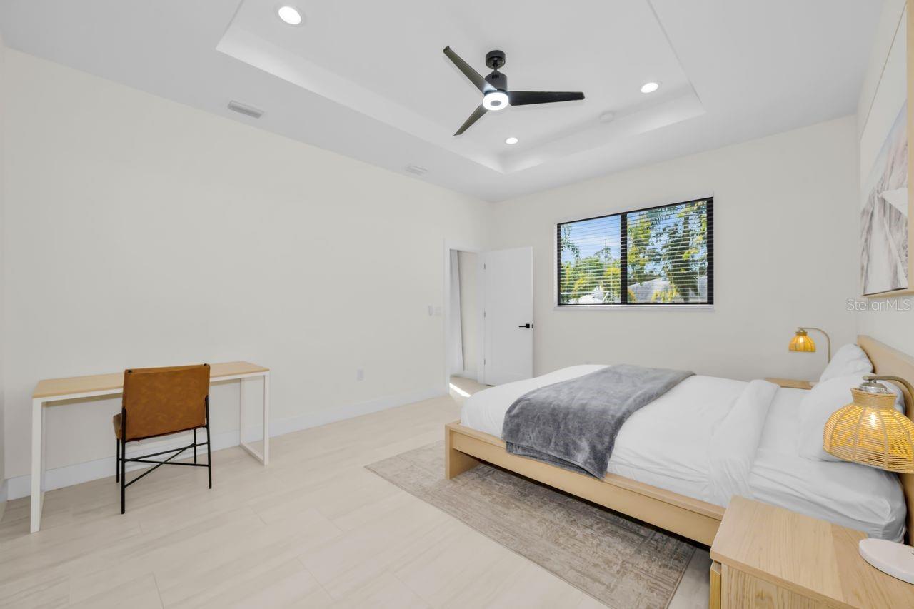 Image 31 of 50 For 1590 Washington Avenue