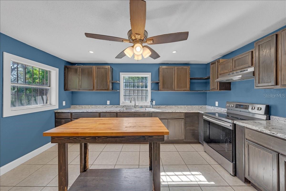 Image 3 of 24 For 205 2nd Avenue Se