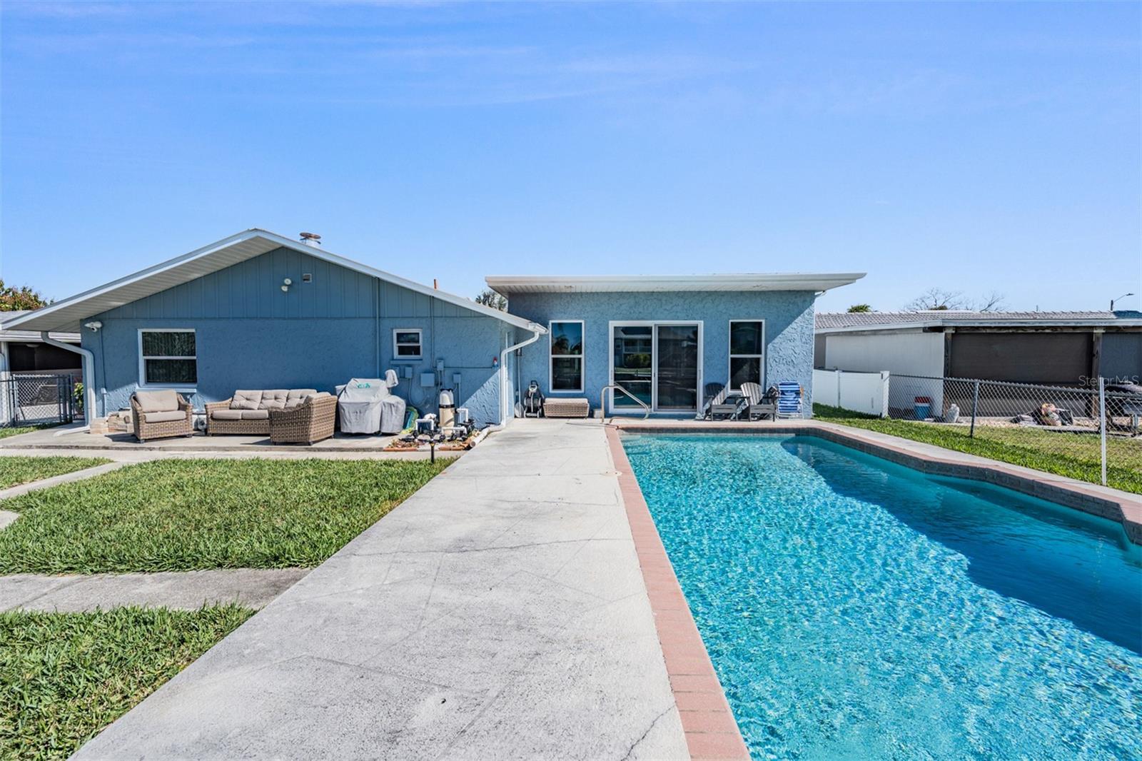 Listing photo id 11 for 5001 Marlin Drive