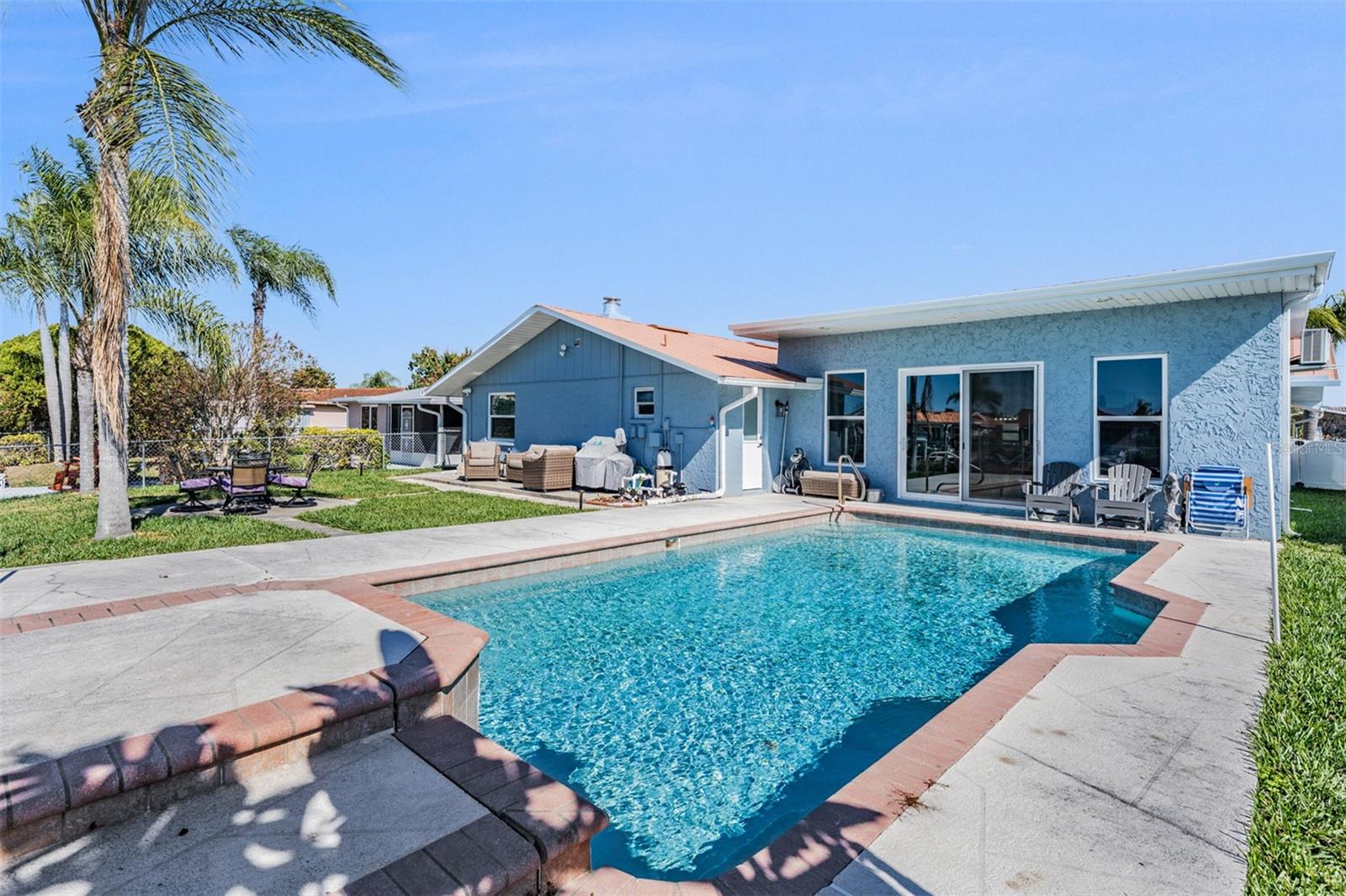 Listing photo id 12 for 5001 Marlin Drive