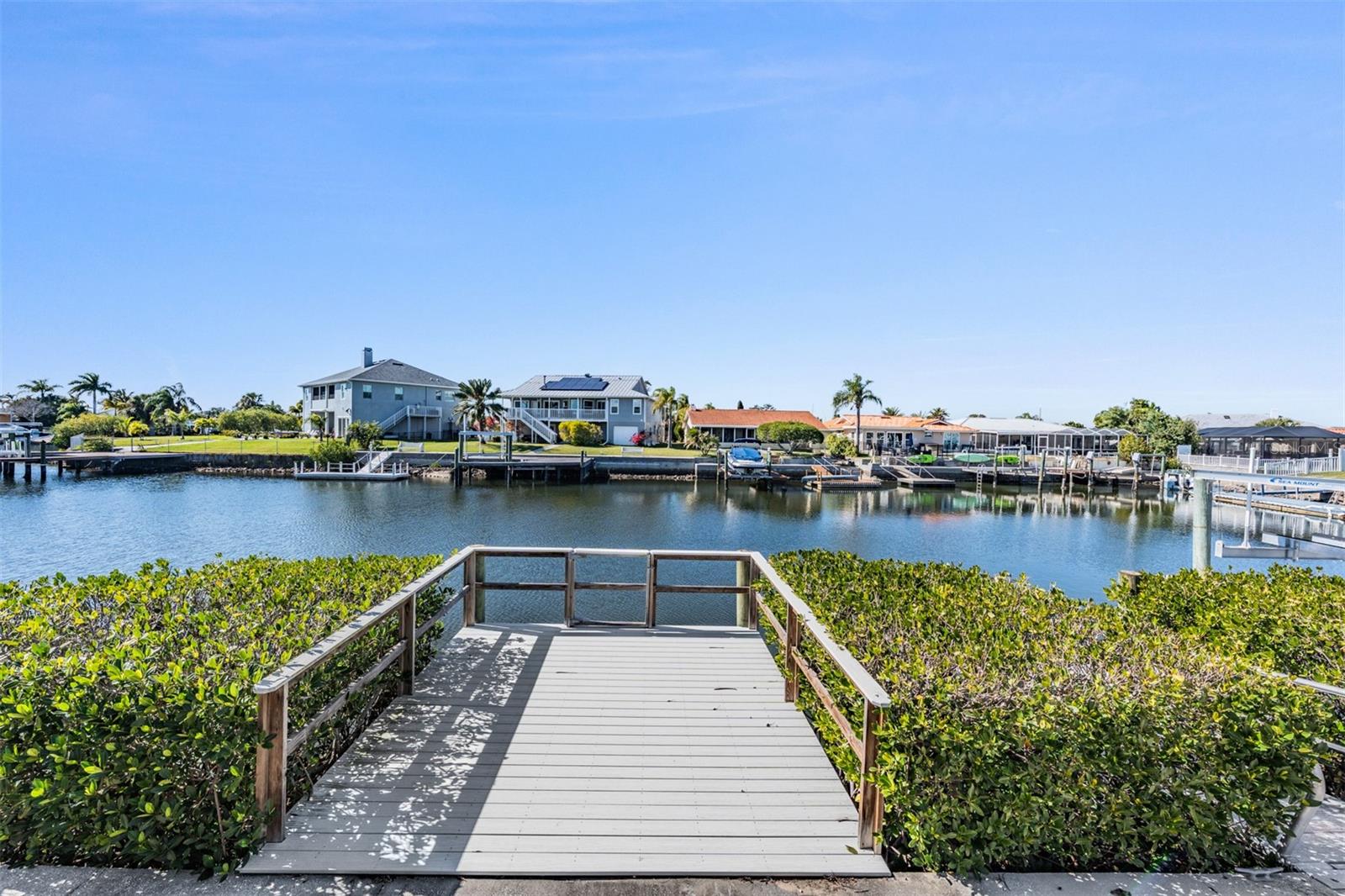 Listing photo id 13 for 5001 Marlin Drive