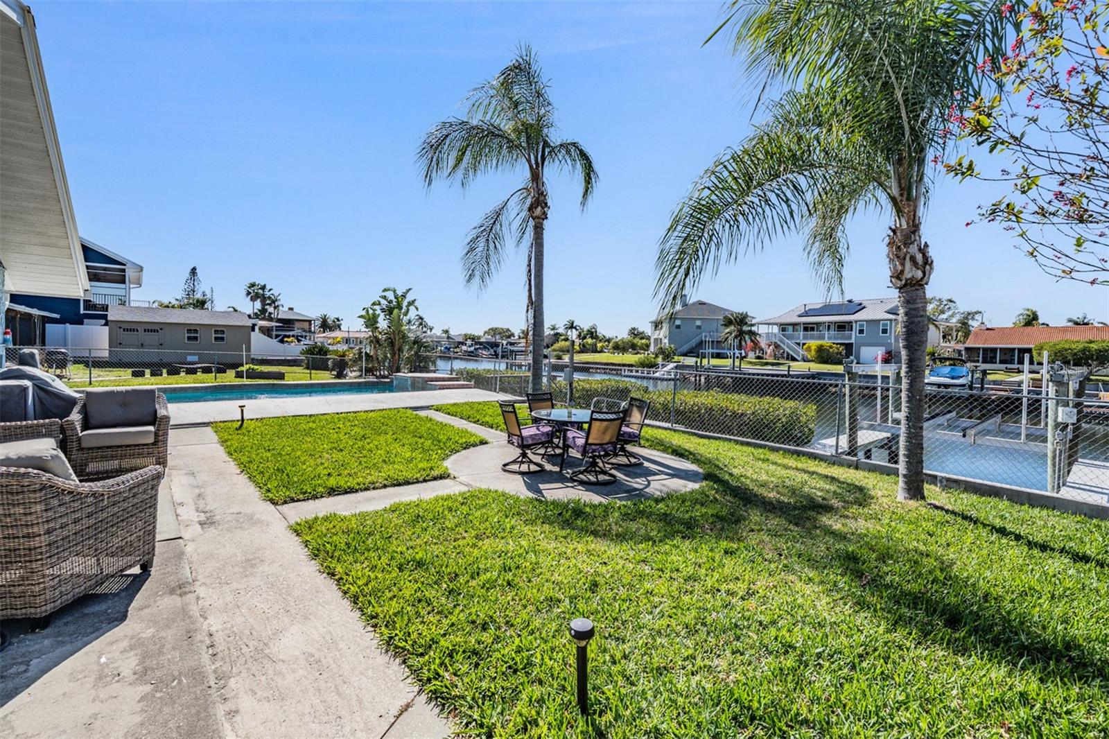 Listing photo id 14 for 5001 Marlin Drive