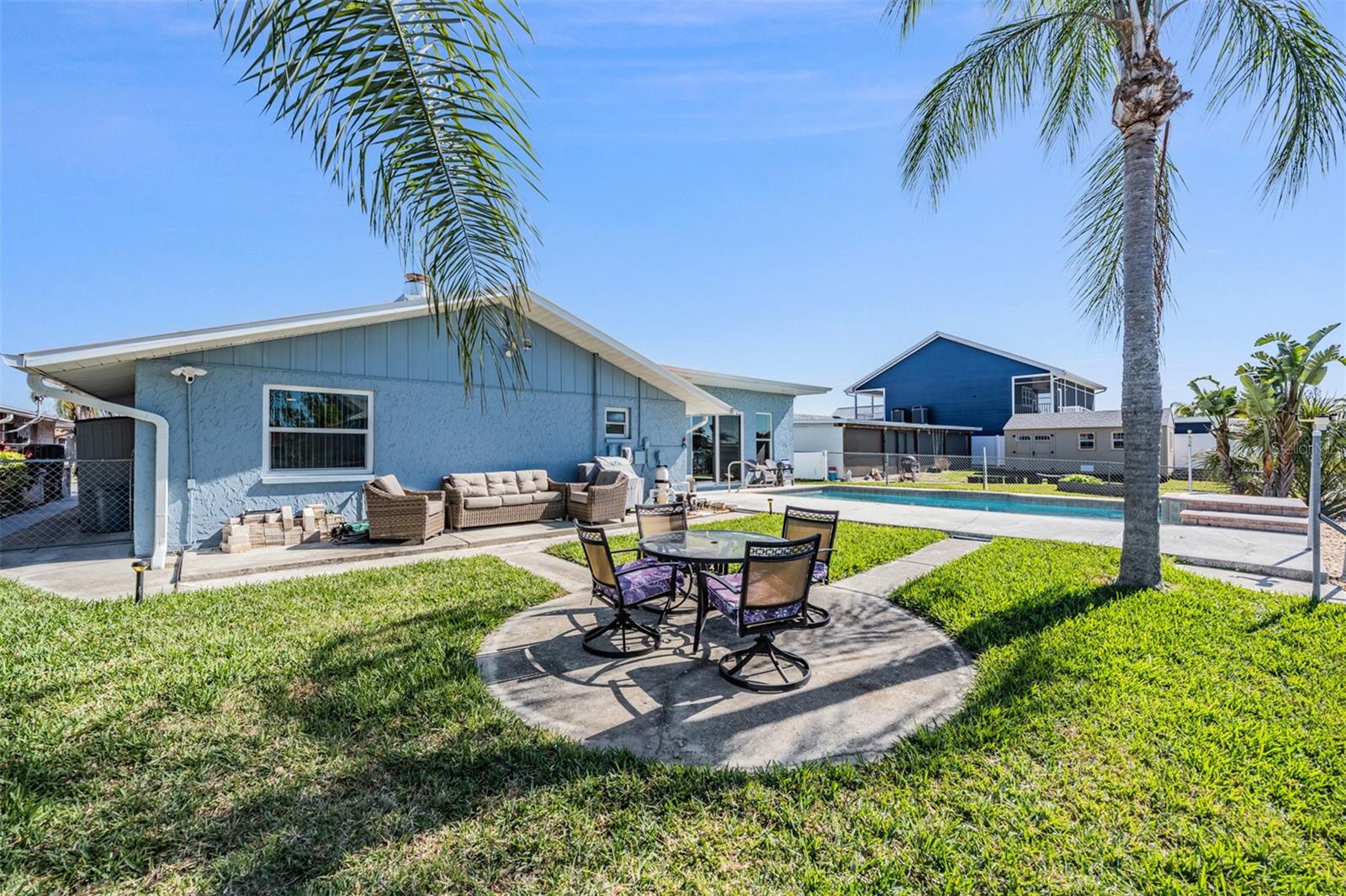 Listing photo id 15 for 5001 Marlin Drive