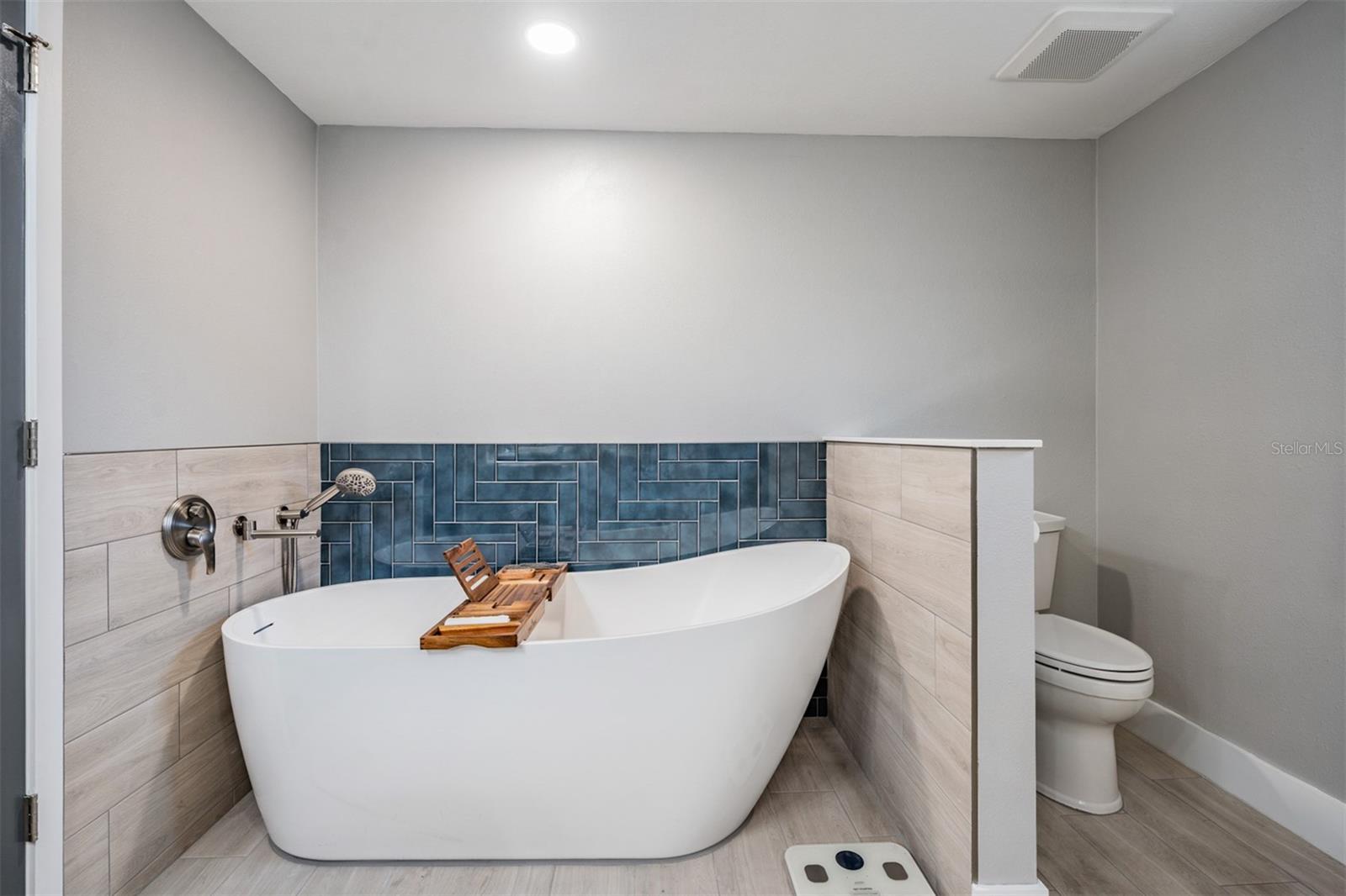 Listing photo id 31 for 5001 Marlin Drive