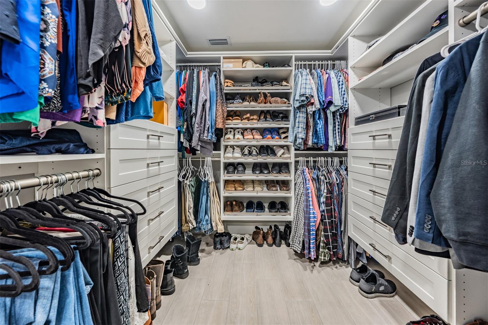 Listing photo id 32 for 5001 Marlin Drive