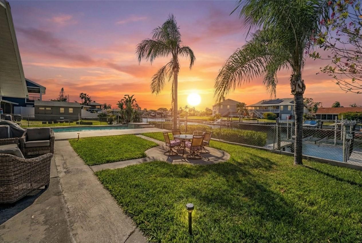 Listing photo id 2 for 5001 Marlin Drive