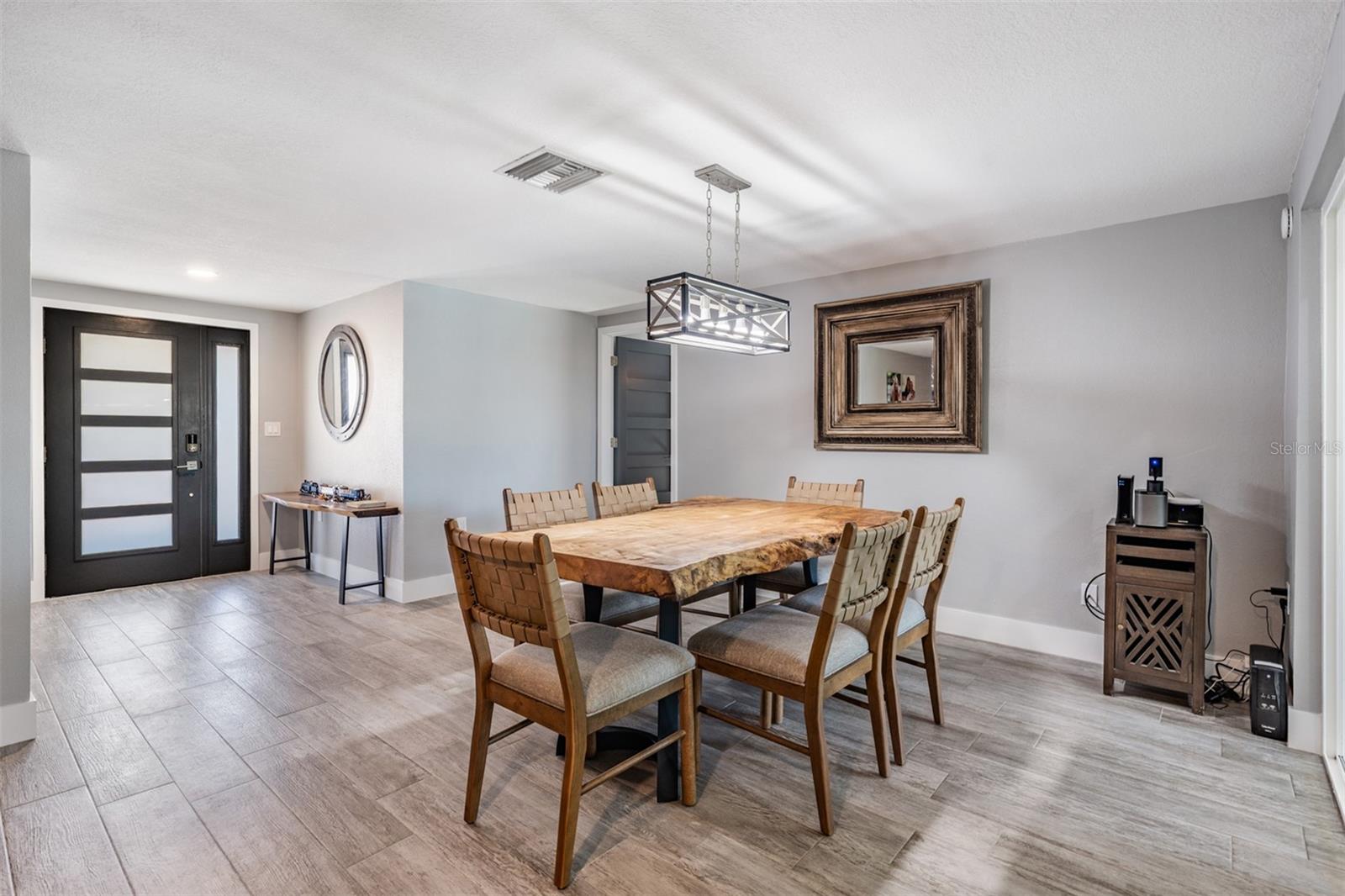 Listing photo id 6 for 5001 Marlin Drive