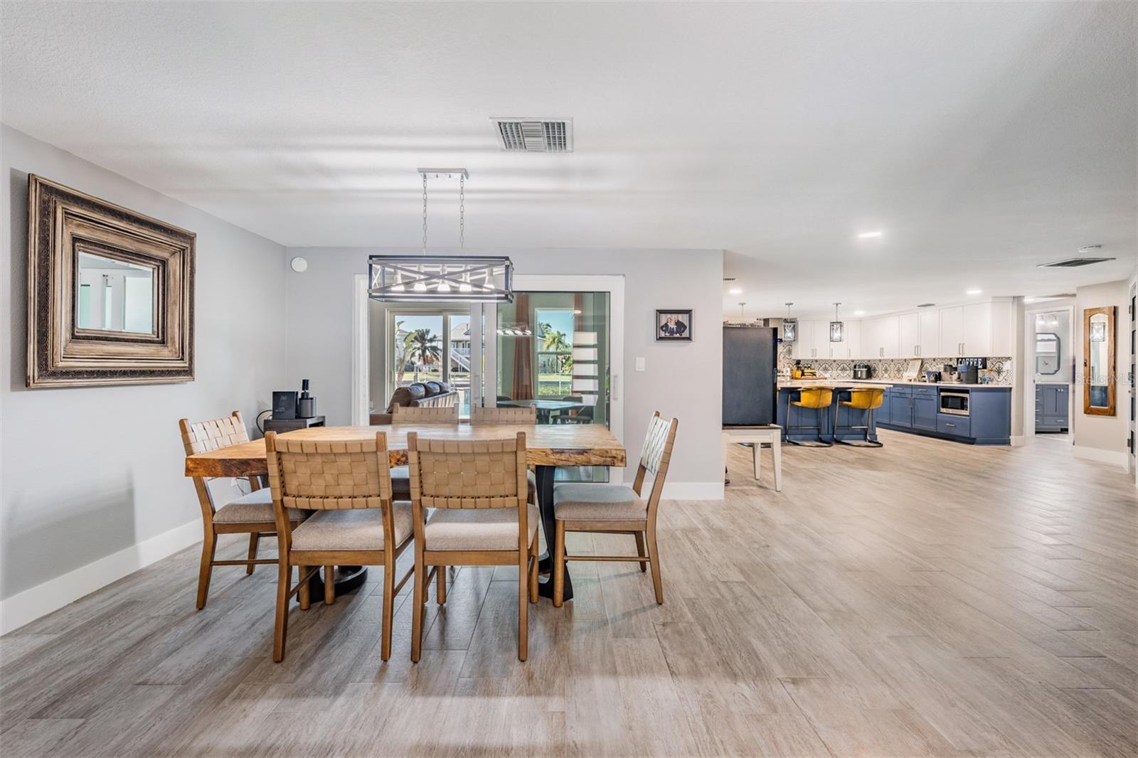 Listing photo id 7 for 5001 Marlin Drive